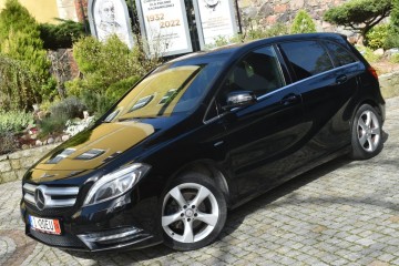 MERCEDES BENZ 1.6 benzyna w manualu z 2012 roku